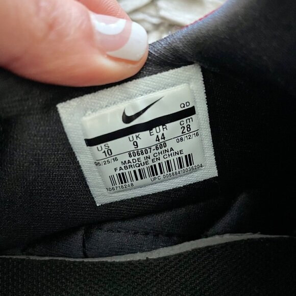 Nike 806807-600 Air Huarache Utility 'Gym Red Black' in Size 10 - Picture 7 of 7